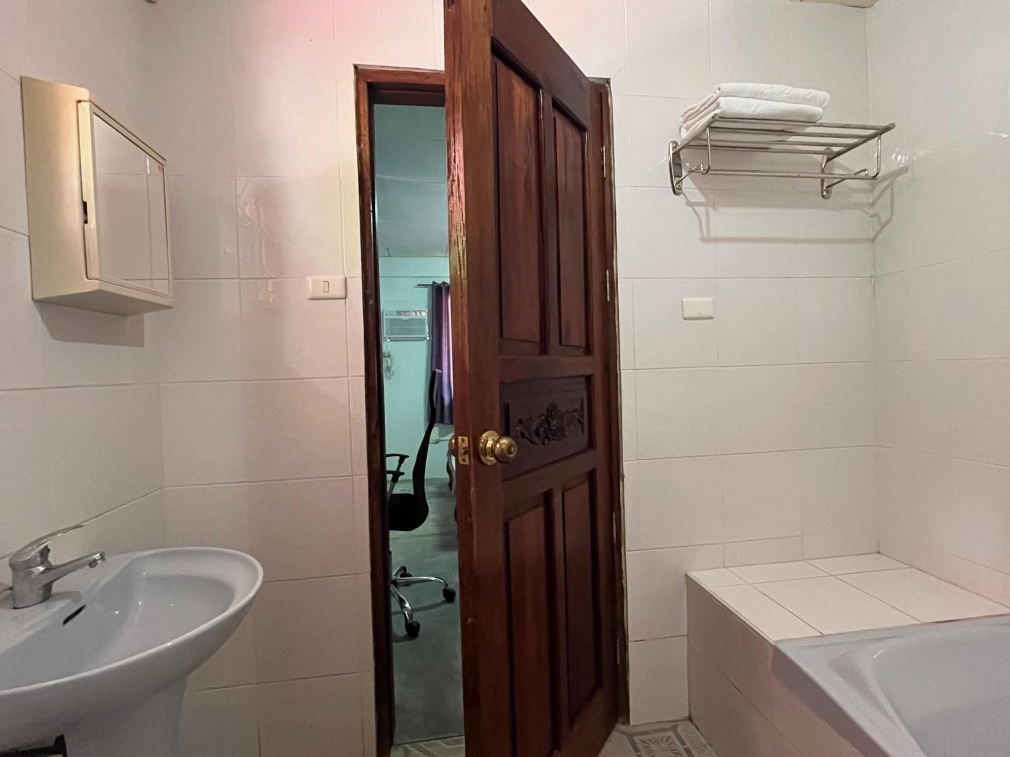 Uncharted Hostel بويرتو غاليرا المظهر الخارجي الصورة